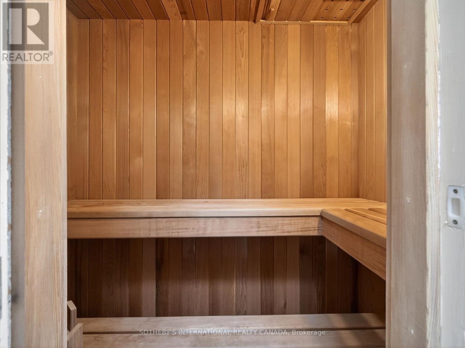 39 Burton Road, Toronto, Ontario  M5P 1V1 - Photo 16 - C13033644