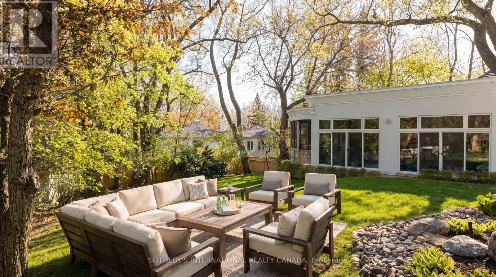 39 Burton Road, Toronto, Ontario  M5P 1V1 - Photo 18 - C13033644