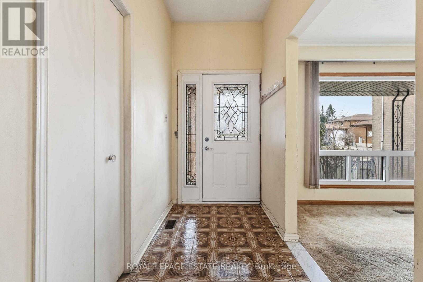 20 Davidson Avenue, Toronto, Ontario  M1K 1C3 - Photo 3 - E13033652