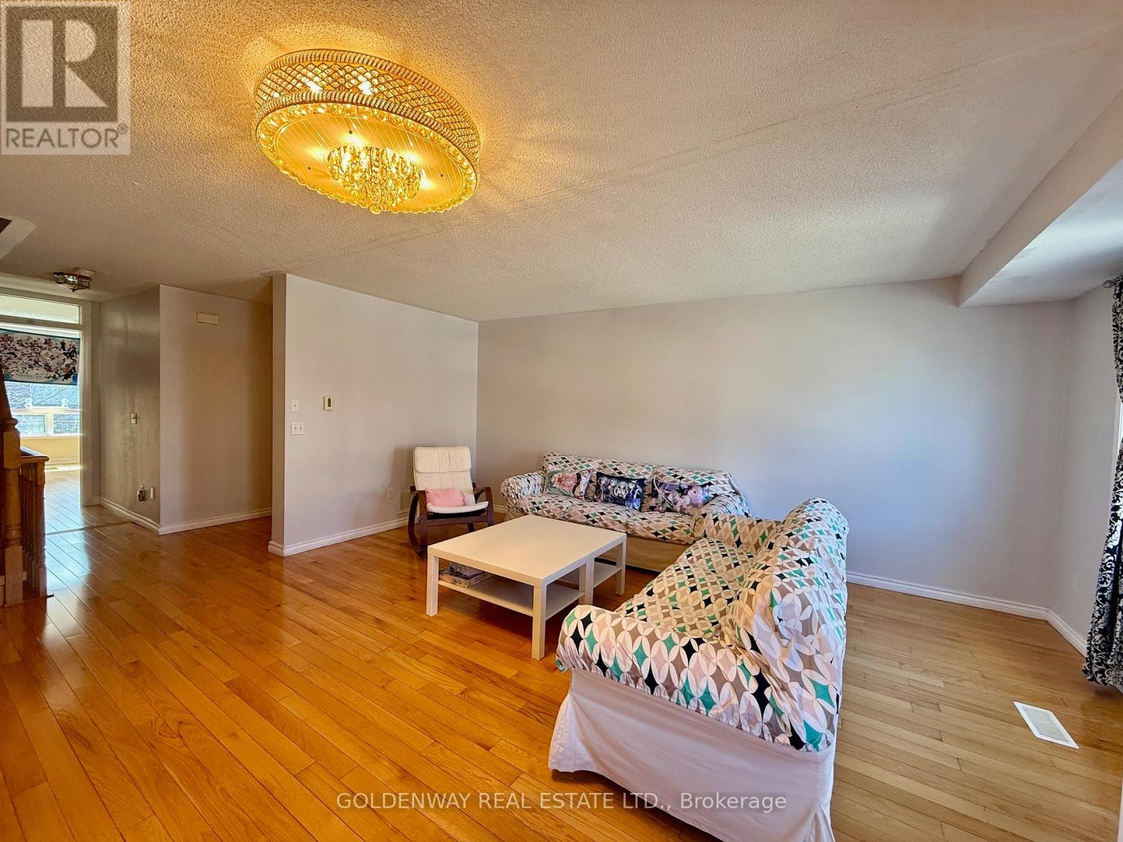 121 Mike Myers Drive, Toronto, Ontario  M1P 5G4 - Photo 6 - E13033738