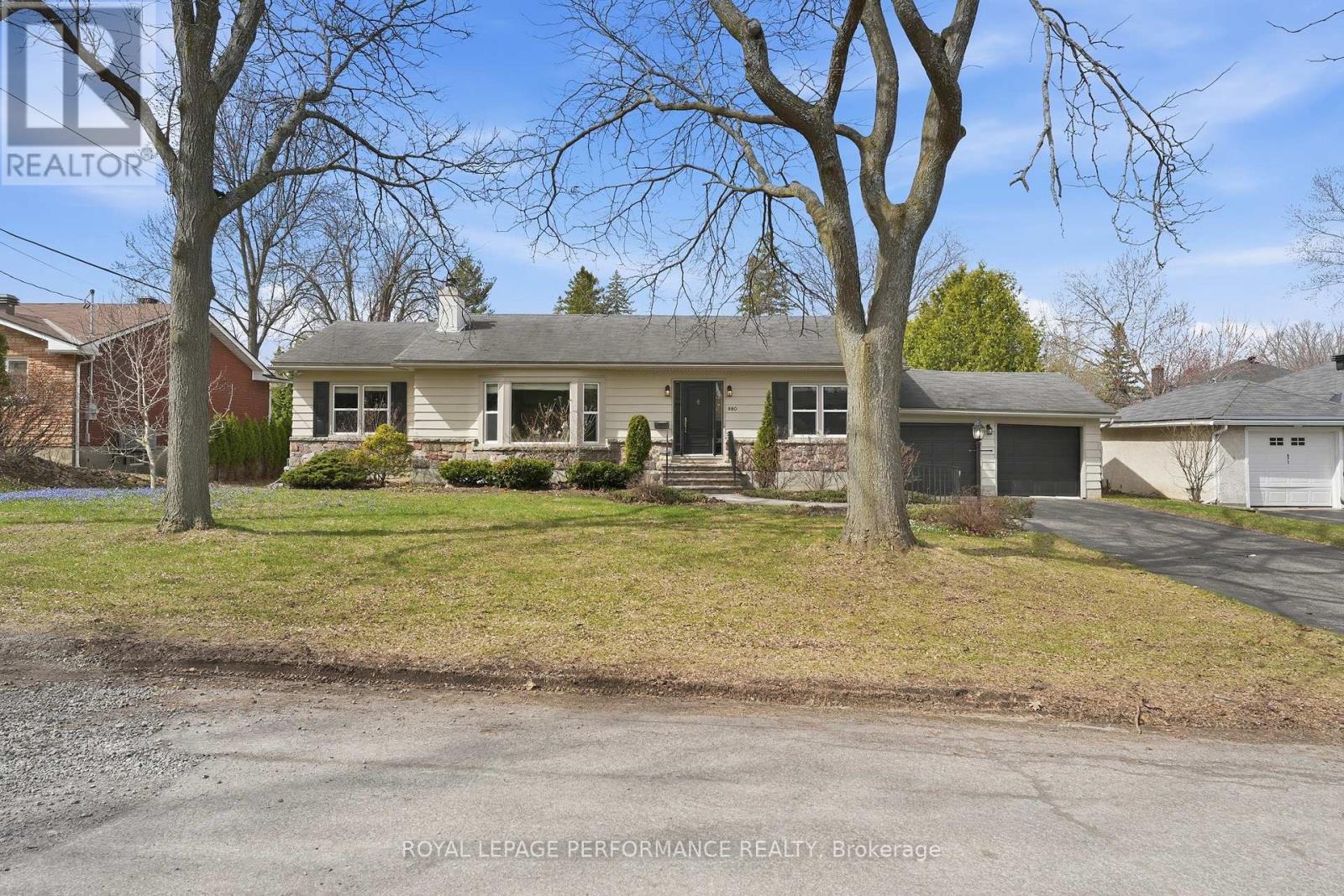 880 Melwood Avenue, Ottawa, Ontario  K2A 3C3 - Photo 2 - X13033712