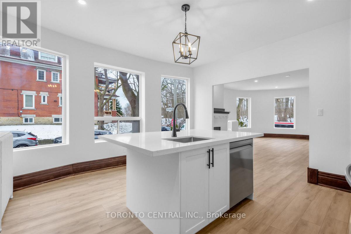 Main - 171 Parkside Drive, Toronto, Ontario  M6R 2Y9 - Photo 11 - W13033666