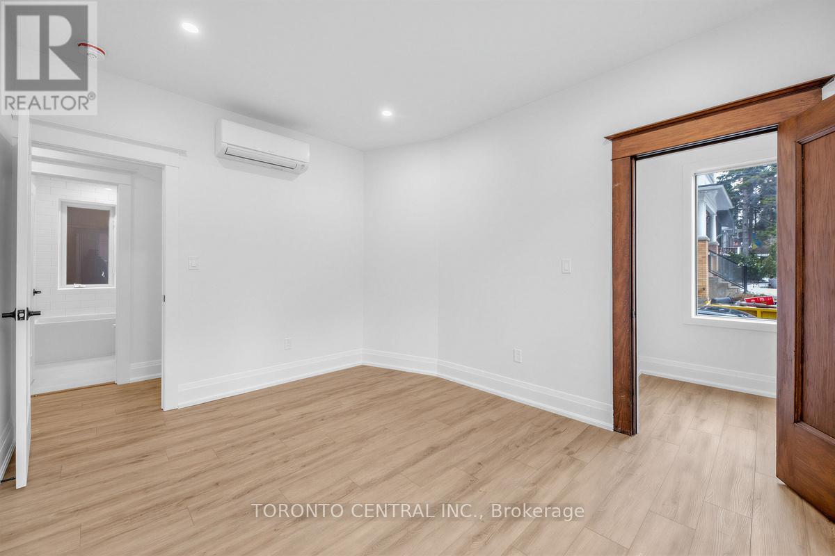 Main - 171 Parkside Drive, Toronto, Ontario  M6R 2Y9 - Photo 12 - W13033666