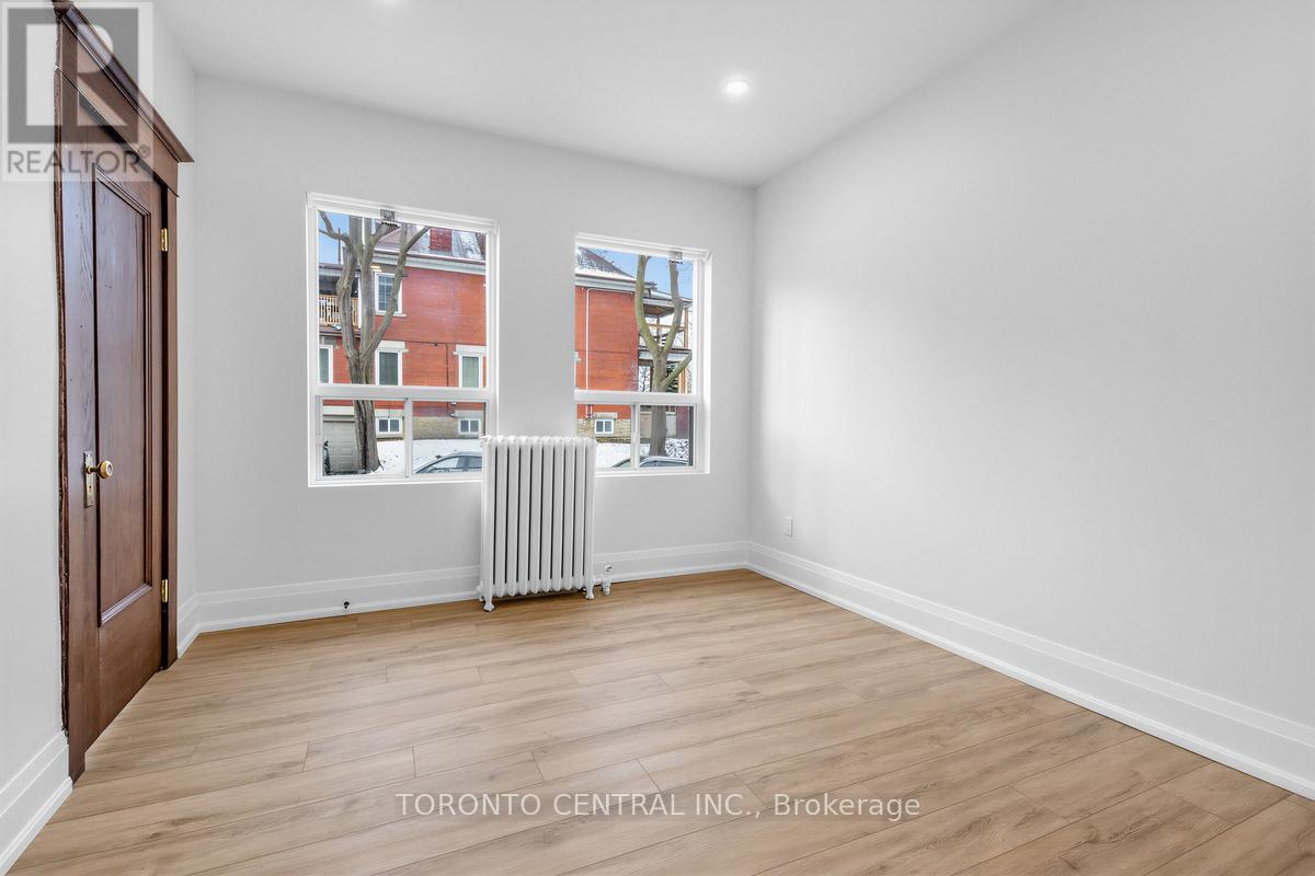 Main - 171 Parkside Drive, Toronto, Ontario  M6R 2Y9 - Photo 14 - W13033666