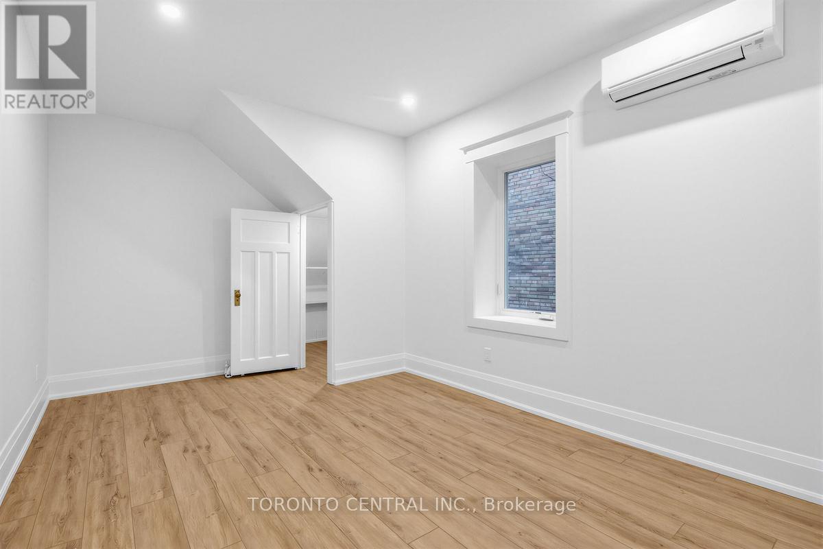 Main - 171 Parkside Drive, Toronto, Ontario  M6R 2Y9 - Photo 16 - W13033666