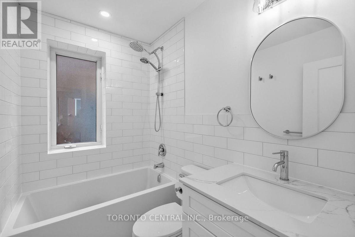 Main - 171 Parkside Drive, Toronto, Ontario  M6R 2Y9 - Photo 17 - W13033666