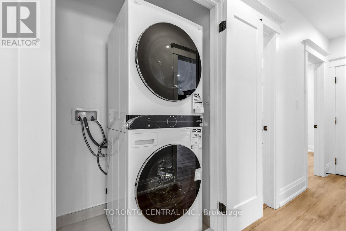 Main - 171 Parkside Drive, Toronto, Ontario  M6R 2Y9 - Photo 21 - W13033666