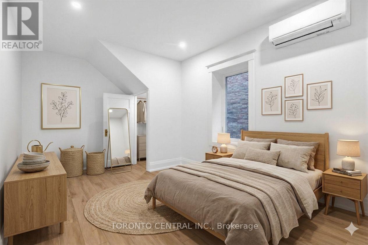 Main - 171 Parkside Drive, Toronto, Ontario  M6R 2Y9 - Photo 4 - W13033666