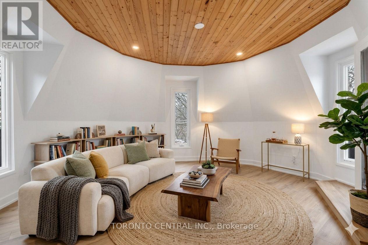 UPPER - 171 PARKSIDE DRIVE, Toronto, Ontario