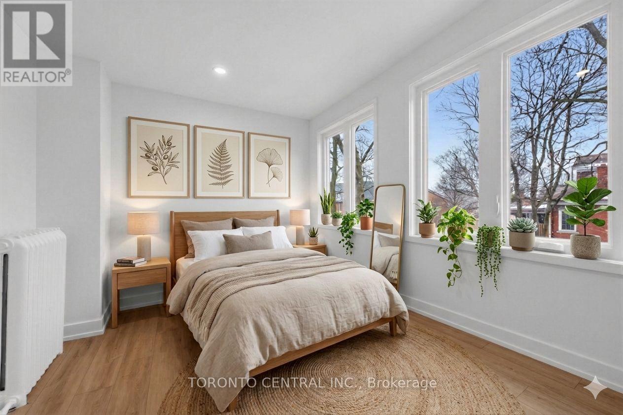 Upper - 171 Parkside Drive, Toronto, Ontario  M6R 2Y9 - Photo 4 - W13033670