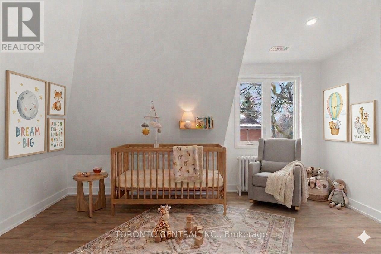 Upper - 171 Parkside Drive, Toronto, Ontario  M6R 2Y9 - Photo 5 - W13033670