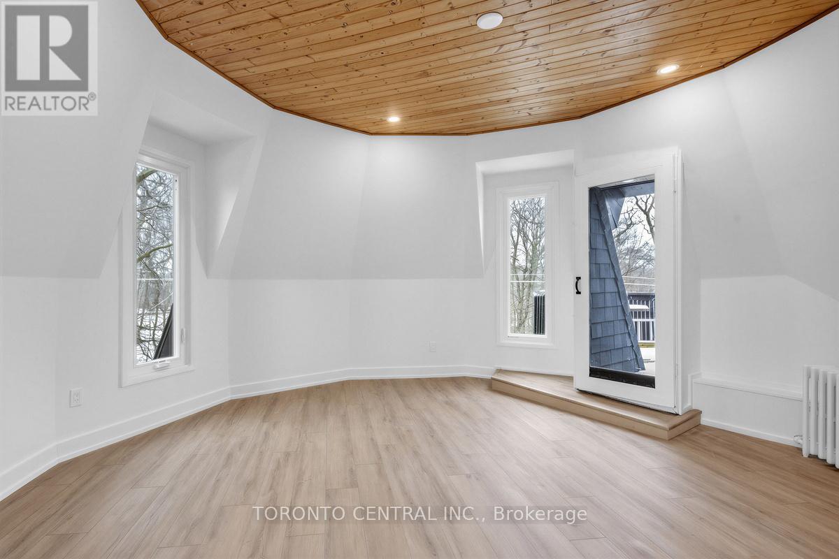 Upper - 171 Parkside Drive, Toronto, Ontario  M6R 2Y9 - Photo 7 - W13033670