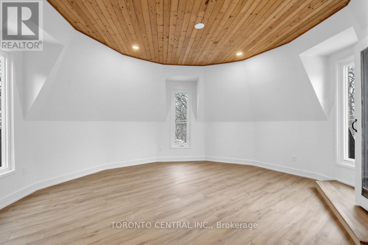 Upper - 171 Parkside Drive, Toronto, Ontario  M6R 2Y9 - Photo 8 - W13033670