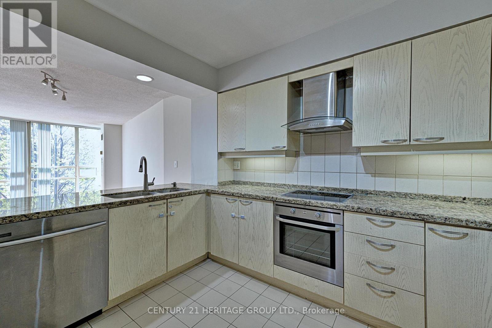 306 - 50 Eglinton Avenue W, Mississauga, Ontario  L5R 3P5 - Photo 8 - W13033710