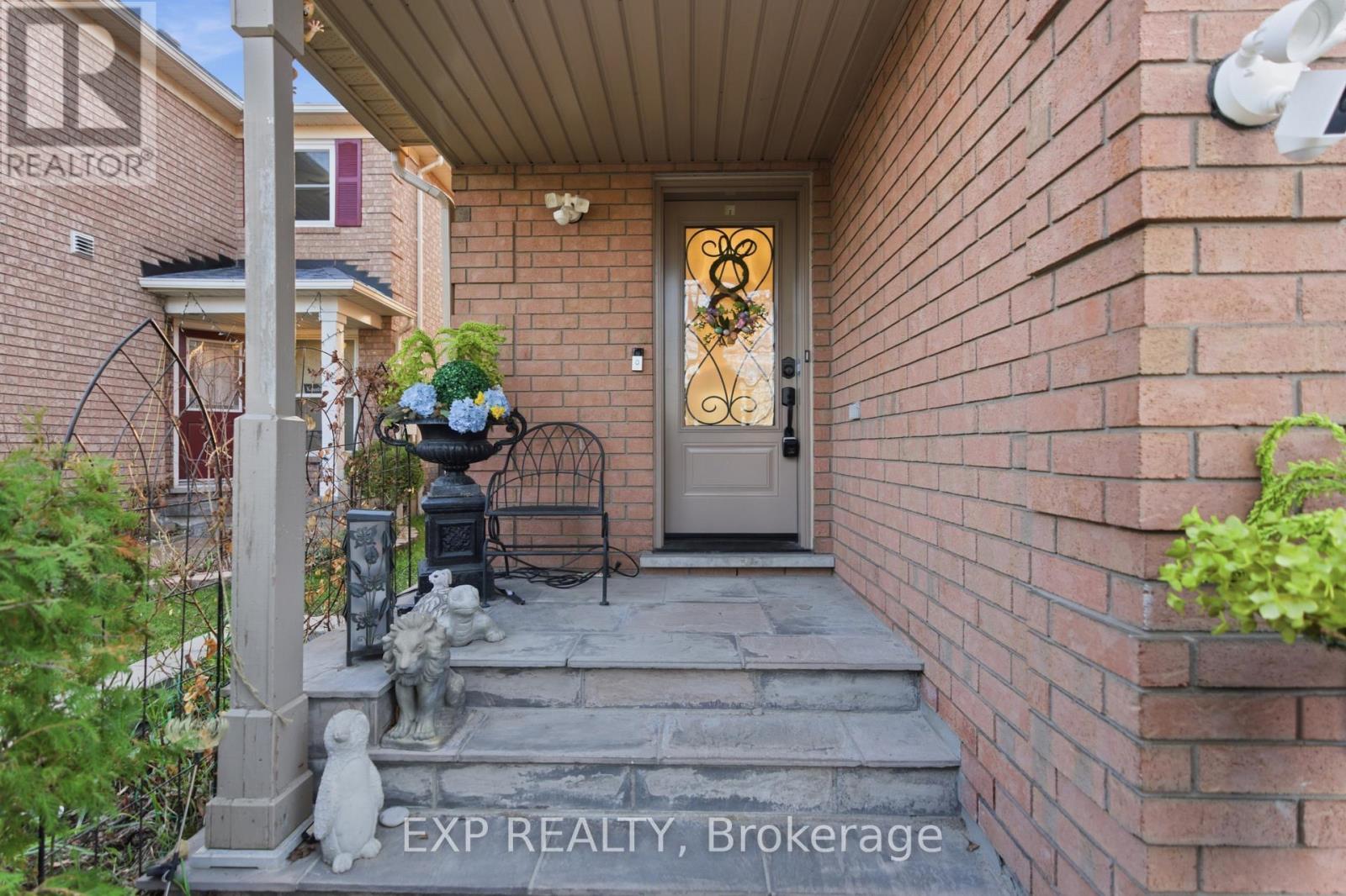 1386 Quest Circle, Mississauga, Ontario  L5N 8B5 - Photo 3 - W13033716