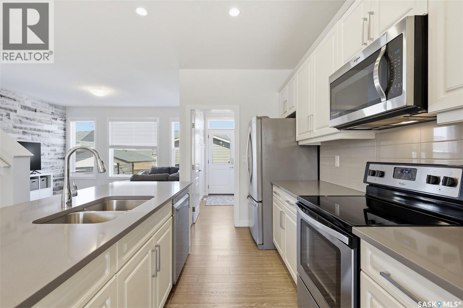 243 Newton Link, Saskatoon, Saskatchewan  S7V 0M8 - Photo 10 - SK033604