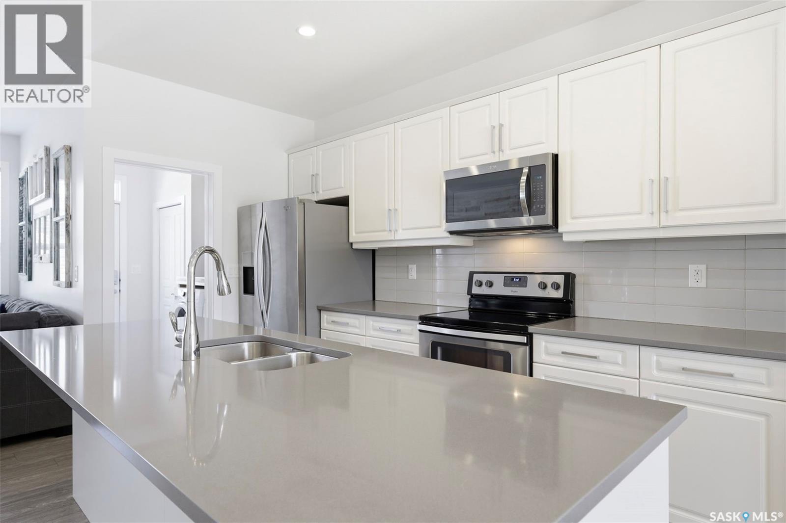 243 Newton Link, Saskatoon, Saskatchewan  S7V 0M8 - Photo 8 - SK033604