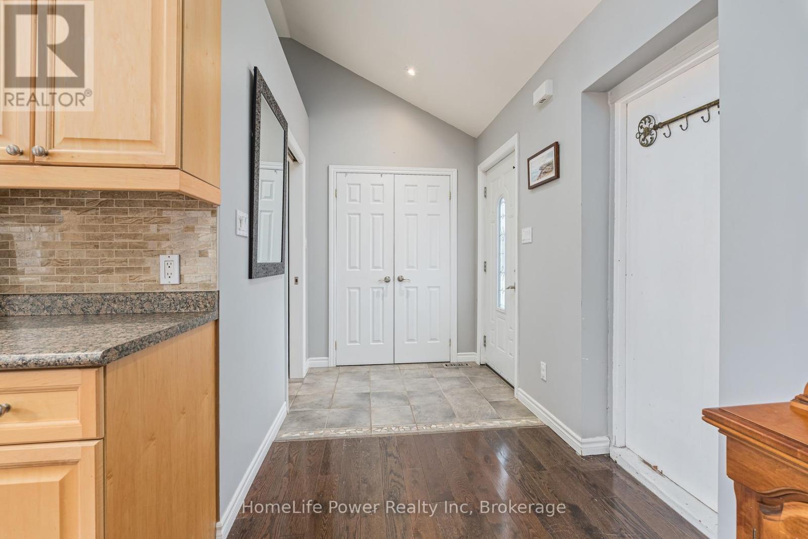 14 Erin Street, Halton Hills, Ontario  L7G 3M6 - Photo 11 - W13033766