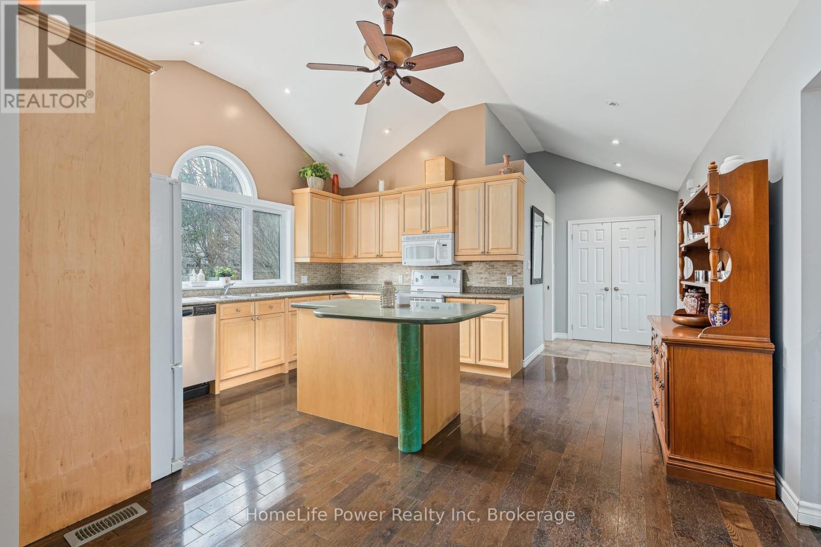 14 Erin Street, Halton Hills, Ontario  L7G 3M6 - Photo 6 - W13033766