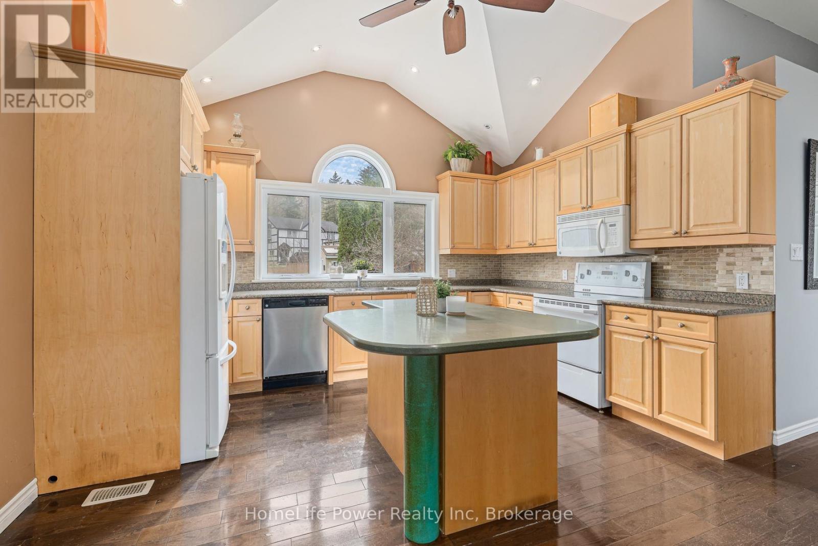 14 Erin Street, Halton Hills, Ontario  L7G 3M6 - Photo 7 - W13033766