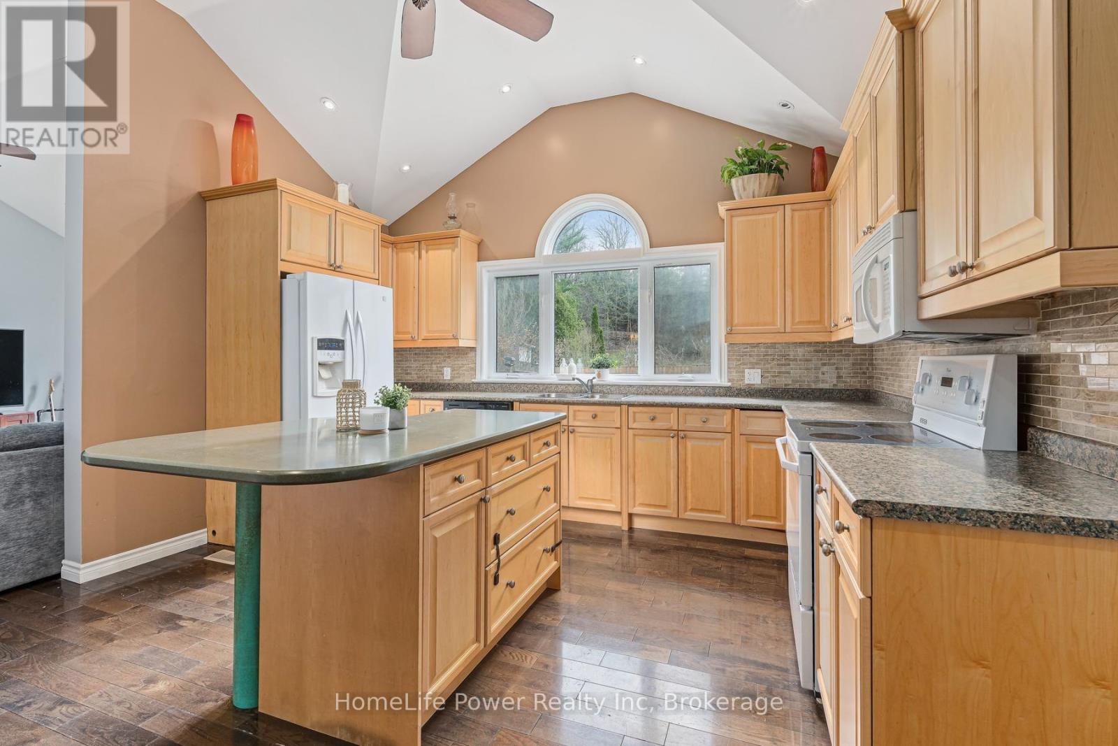 14 Erin Street, Halton Hills, Ontario  L7G 3M6 - Photo 8 - W13033766