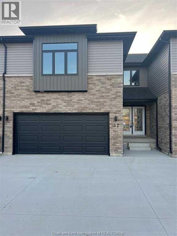 MLS# 26008971: 32 Betty COURT, Chatham, Canada