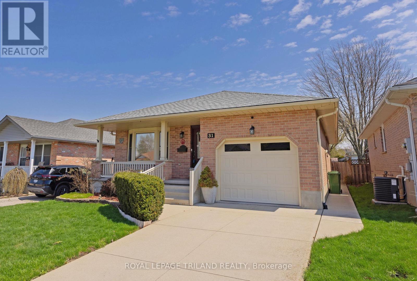 31 Neal Avenue, St. Thomas, Ontario  N5R 6B5 - Photo 2 - X13033792