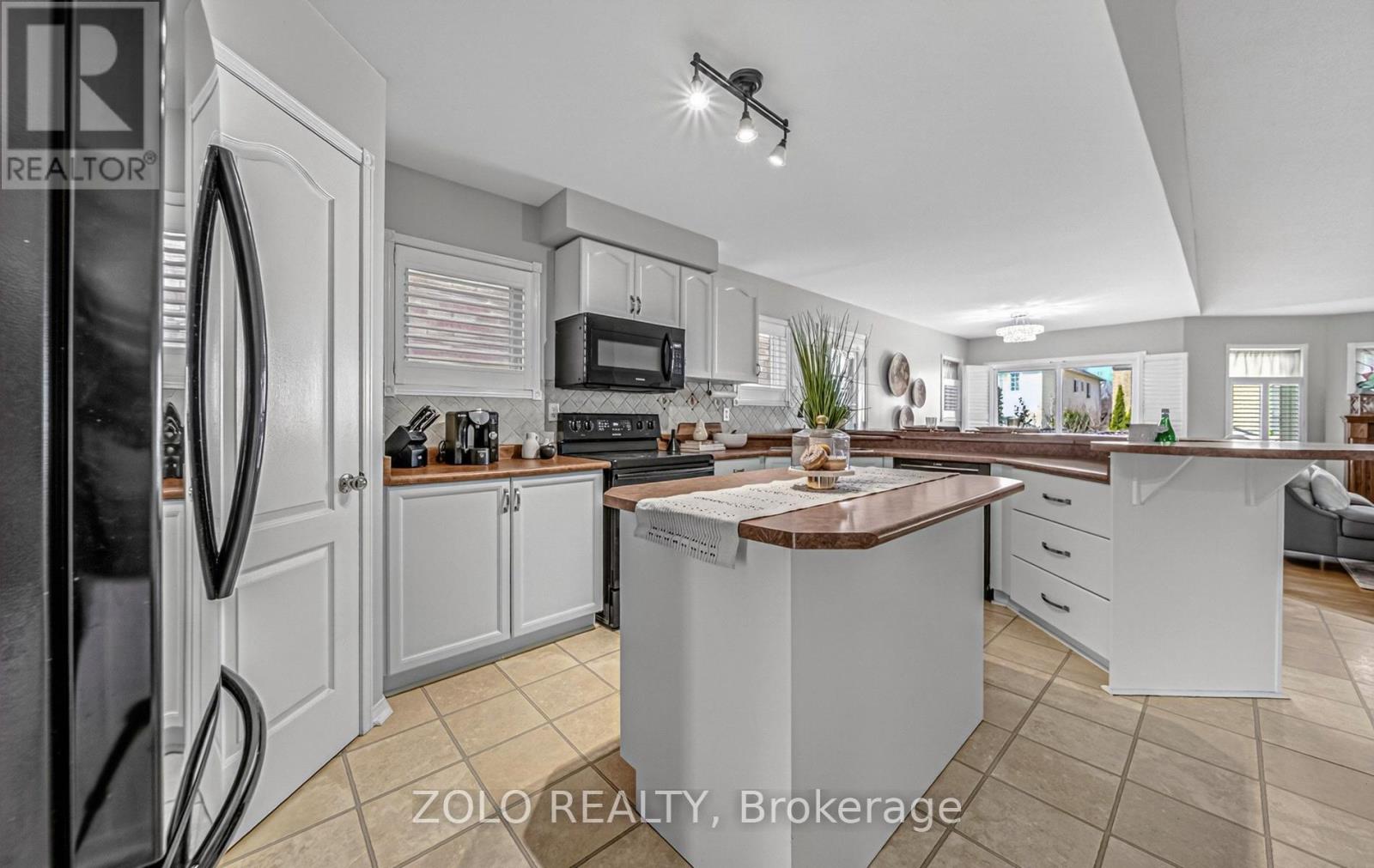 4 Sturgess Crescent, Whitby, Ontario  L1M 1J9 - Photo 10 - E13033756