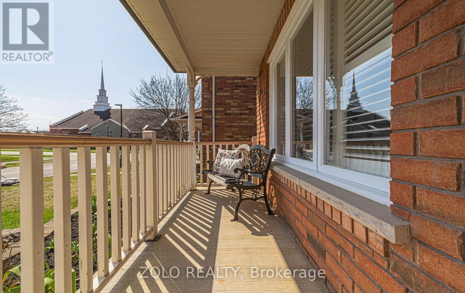 4 Sturgess Crescent, Whitby, Ontario  L1M 1J9 - Photo 4 - E13033756