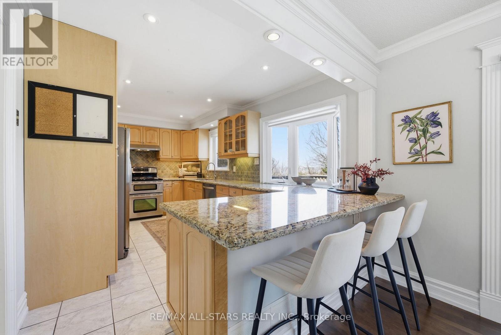 923 Leslie Valley Drive, Newmarket, Ontario  L3Y 7G3 - Photo 11 - N13033796