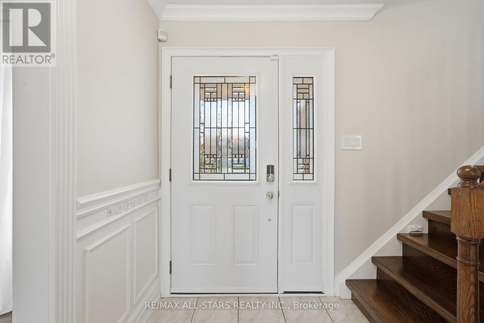 923 Leslie Valley Drive, Newmarket, Ontario  L3Y 7G3 - Photo 3 - N13033796