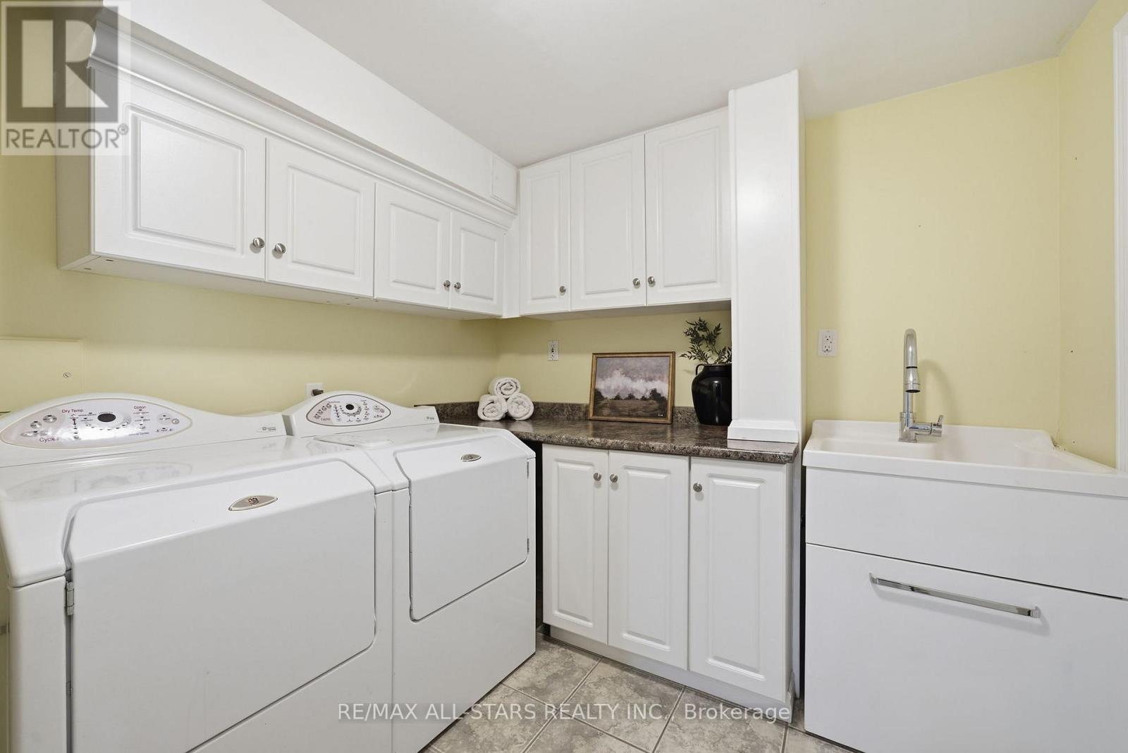 923 Leslie Valley Drive, Newmarket, Ontario  L3Y 7G3 - Photo 33 - N13033796