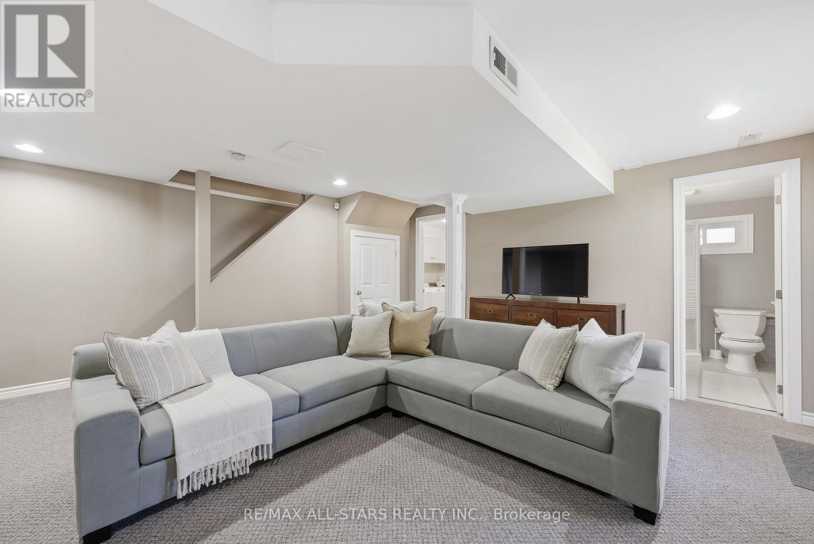 923 Leslie Valley Drive, Newmarket, Ontario  L3Y 7G3 - Photo 35 - N13033796