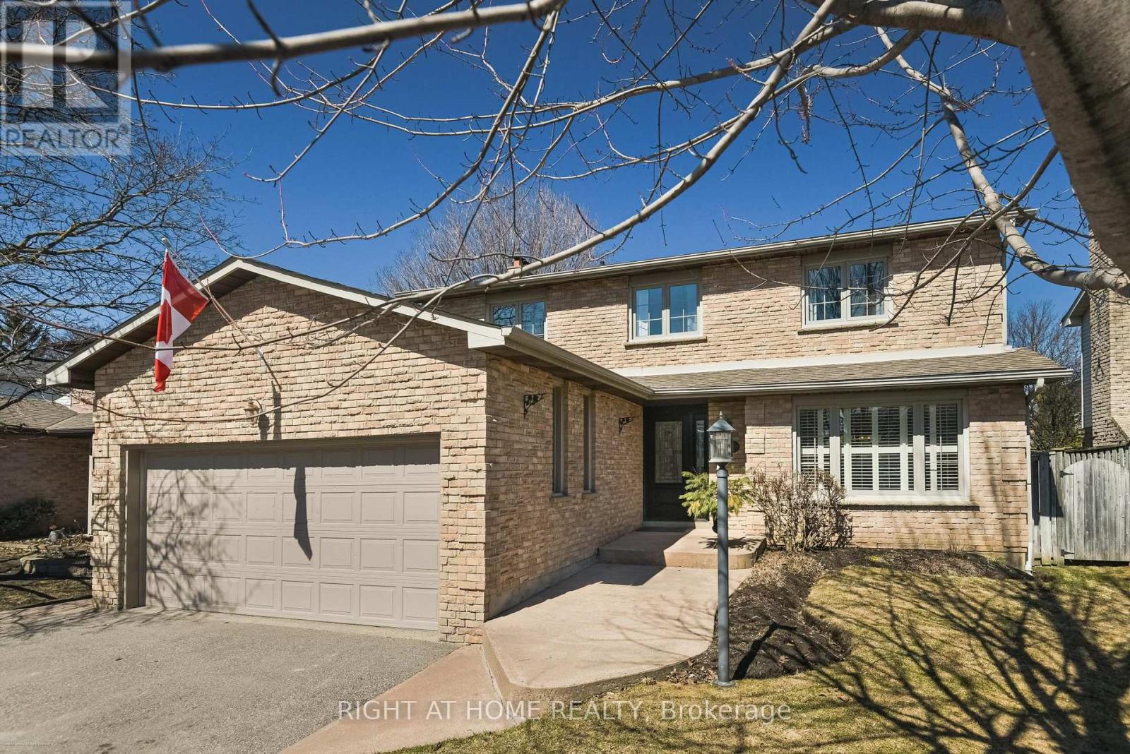 885 DALES AVENUE, Newmarket, Ontario