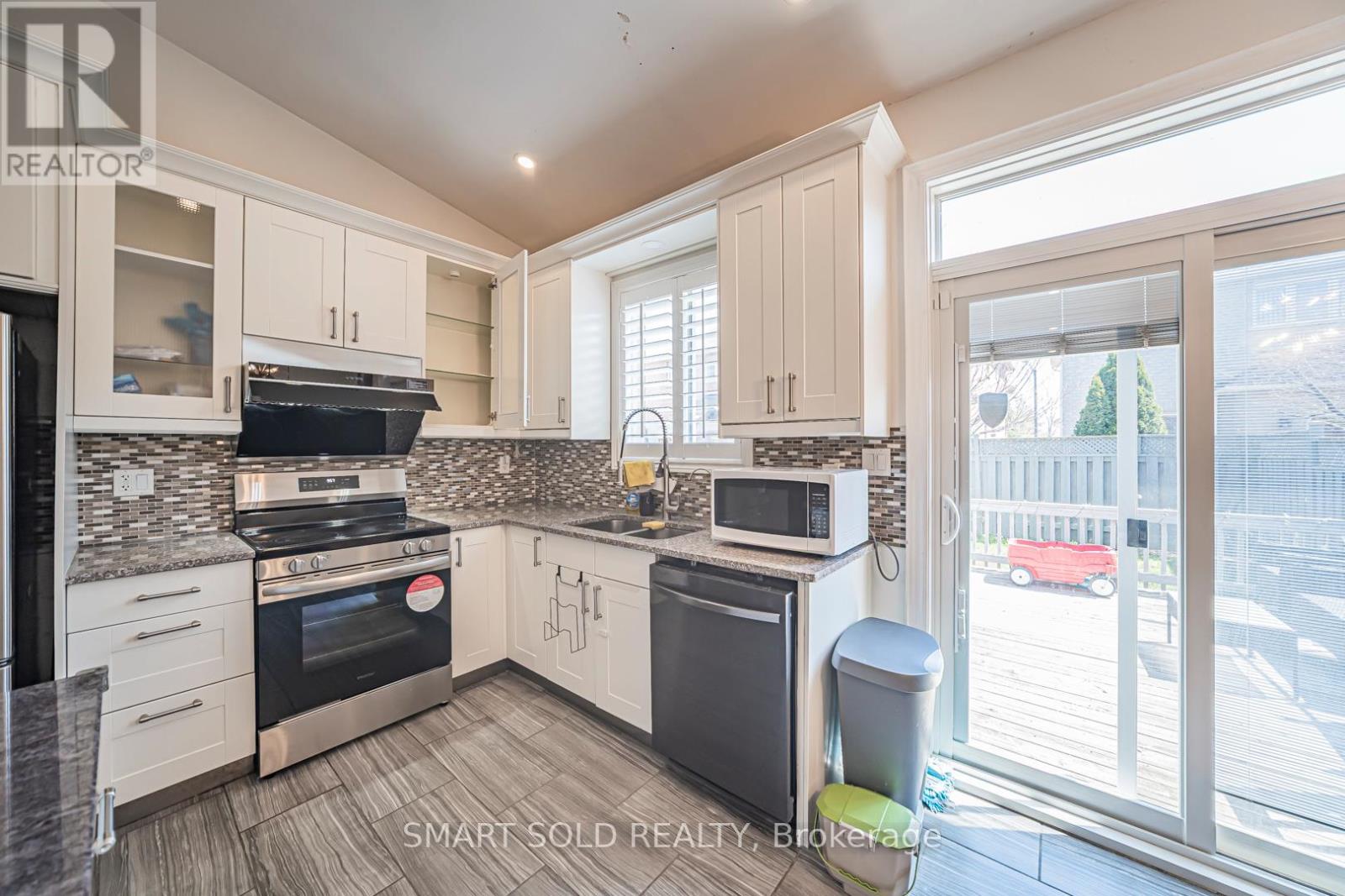 Upper - 3486 Fountain Park Avenue, Mississauga, Ontario  L5M 7E5 - Photo 25 - W13033780