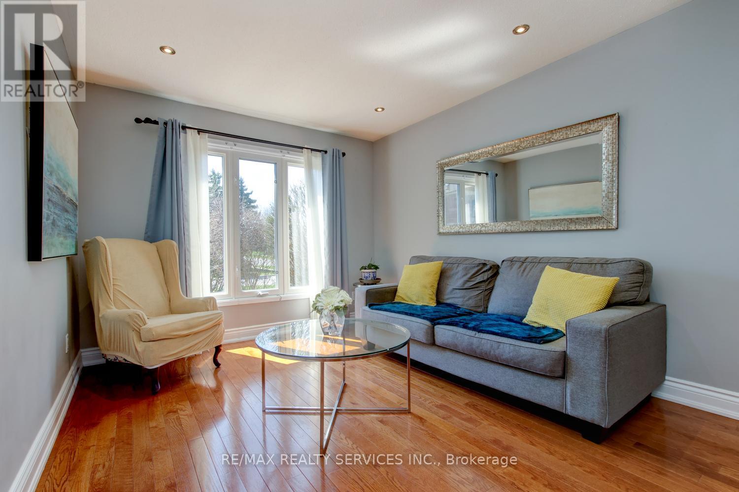 3 Nymark Place, Brampton, Ontario  L6S 5T5 - Photo 4 - W13033810