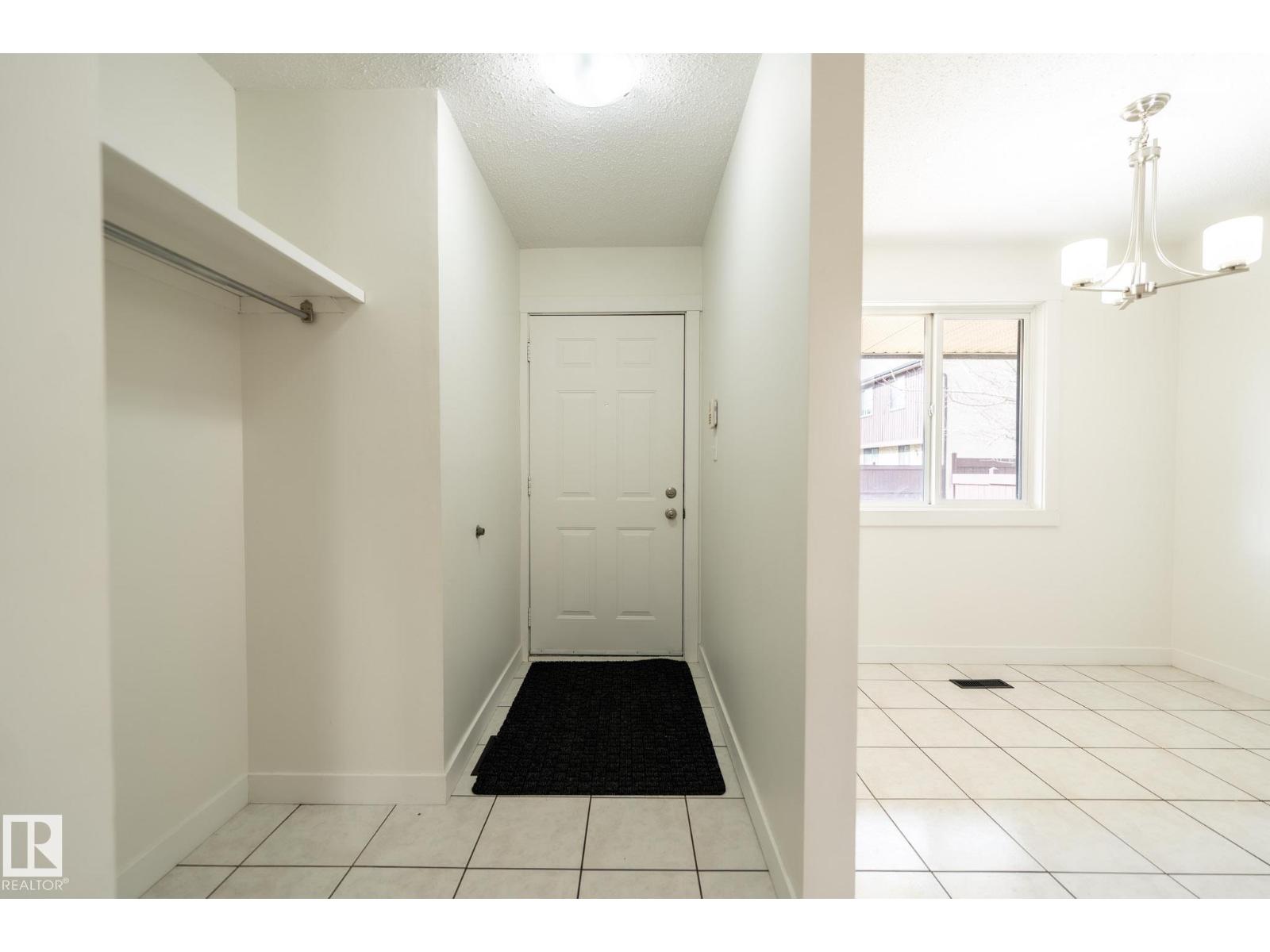 744 Saddleback Rd Nw, Edmonton, Alberta  T6J 5E6 - Photo 2 - E4483680