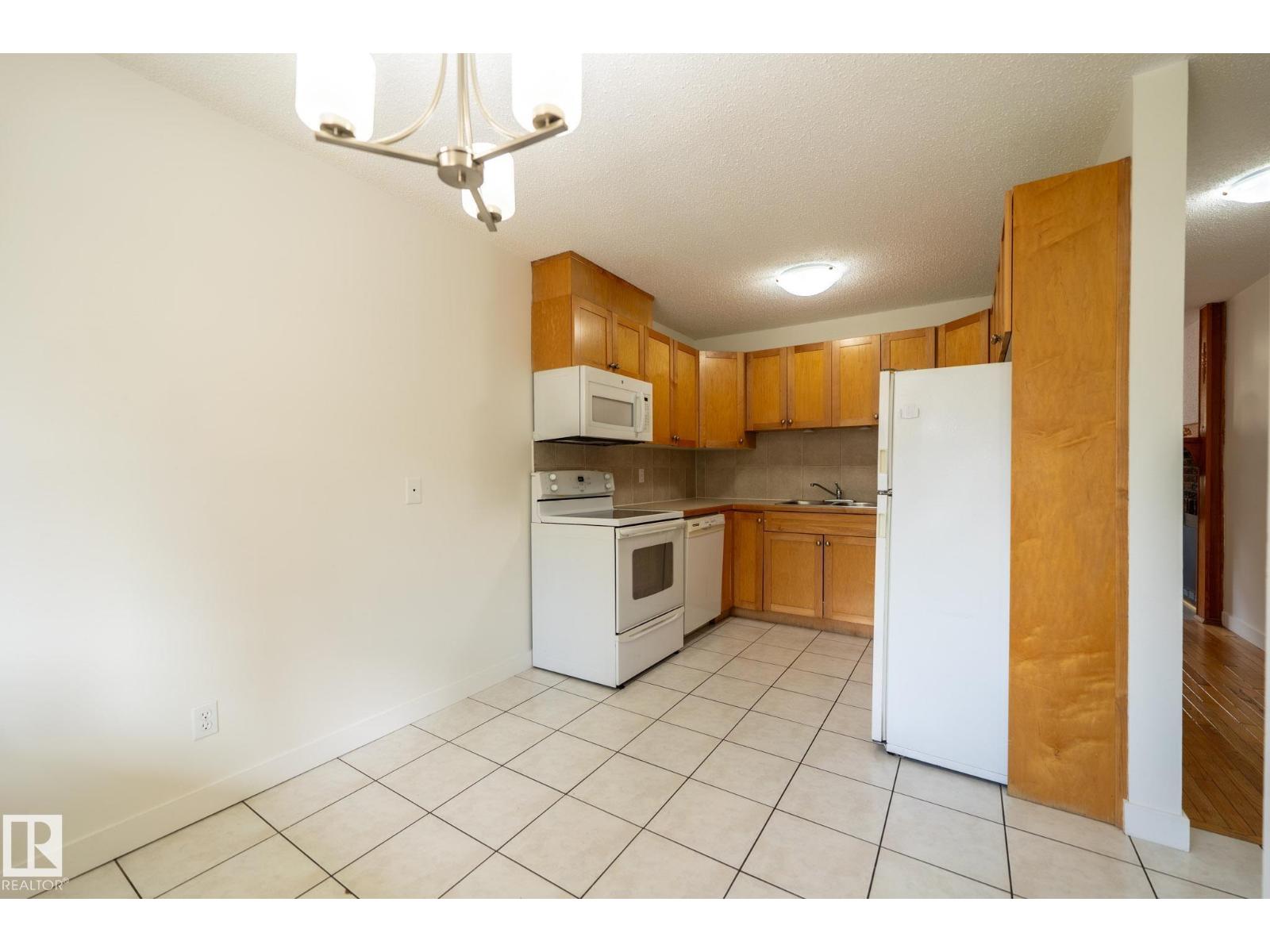 744 Saddleback Rd Nw, Edmonton, Alberta  T6J 5E6 - Photo 5 - E4483680