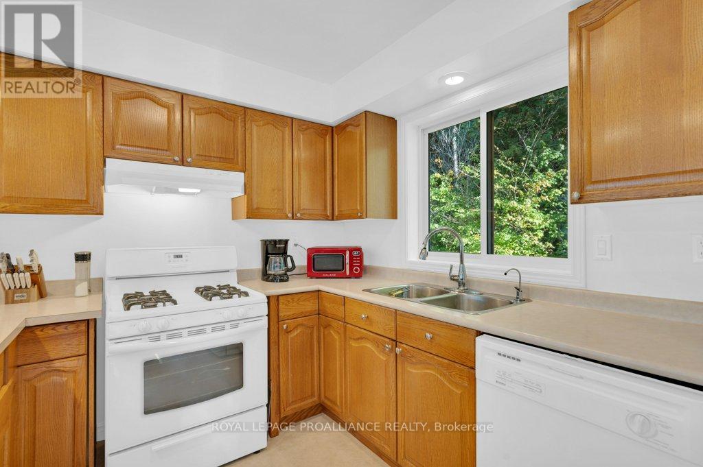 1018c Leisure Lane, Frontenac (Frontenac North), Ontario  K0H 1K0 - Photo 11 - X12991630