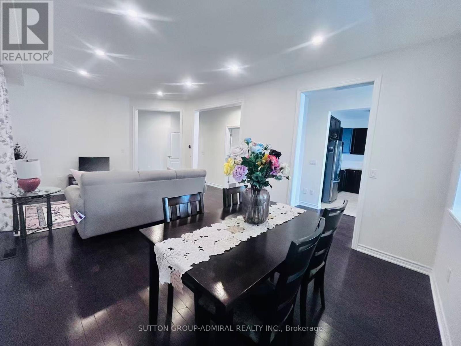 81 Livante Court, Markham, Ontario  L6C 1J5 - Photo 8 - N13031326