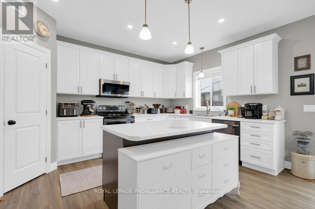 49 Redwood Drive, Belleville (Thurlow Ward), Ontario  K8N 0K3 - Photo 10 - X13020430