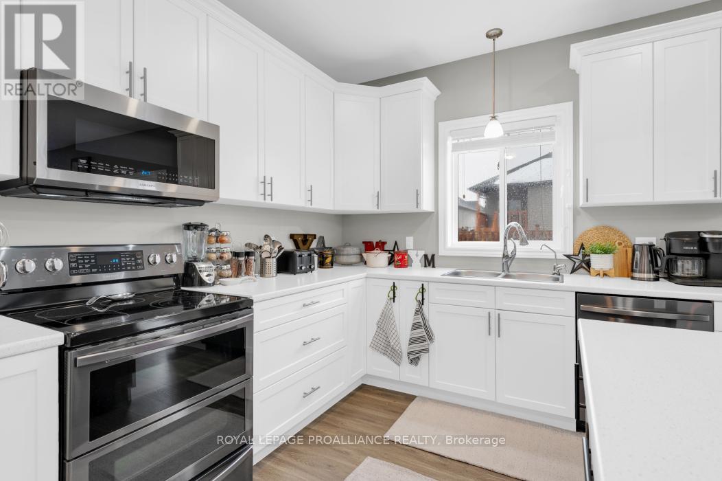 49 Redwood Drive, Belleville (Thurlow Ward), Ontario  K8N 0K3 - Photo 12 - X13020430