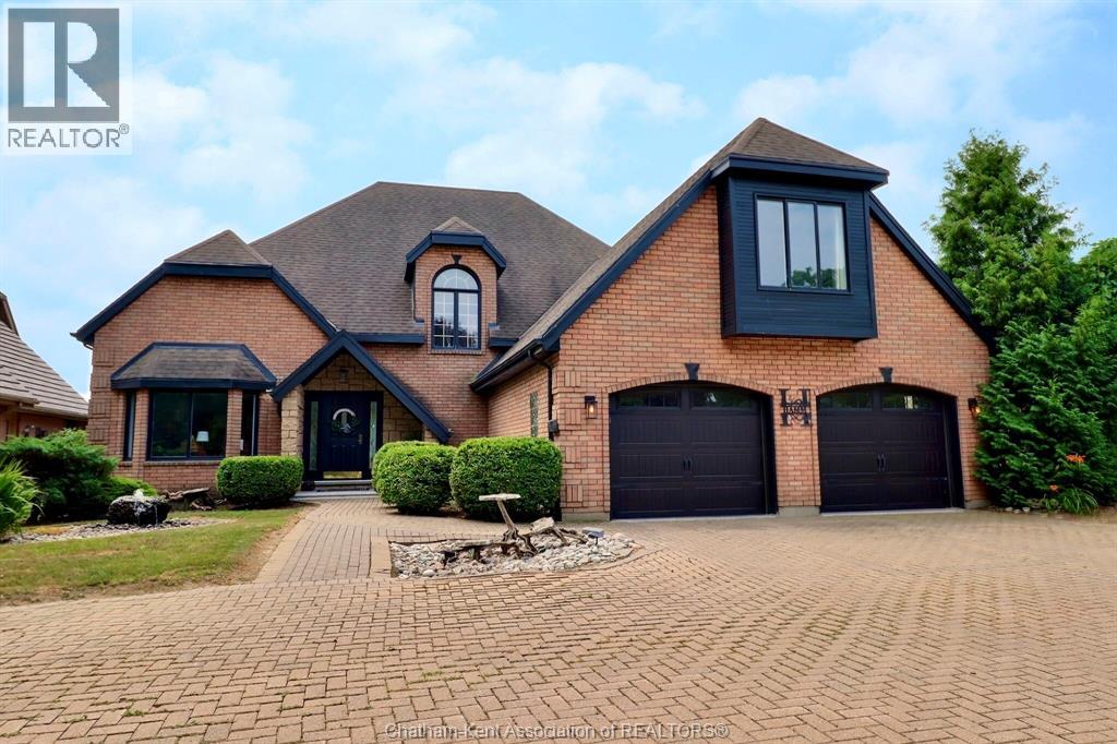 MLS# 26008902: 932 GRAND AVENUE West, Chatham, Canada