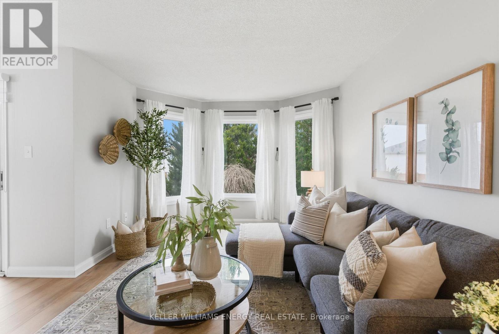 35 Teddington Crescent, Whitby, Ontario L1R 1S5 - Photo 2 - E13033866