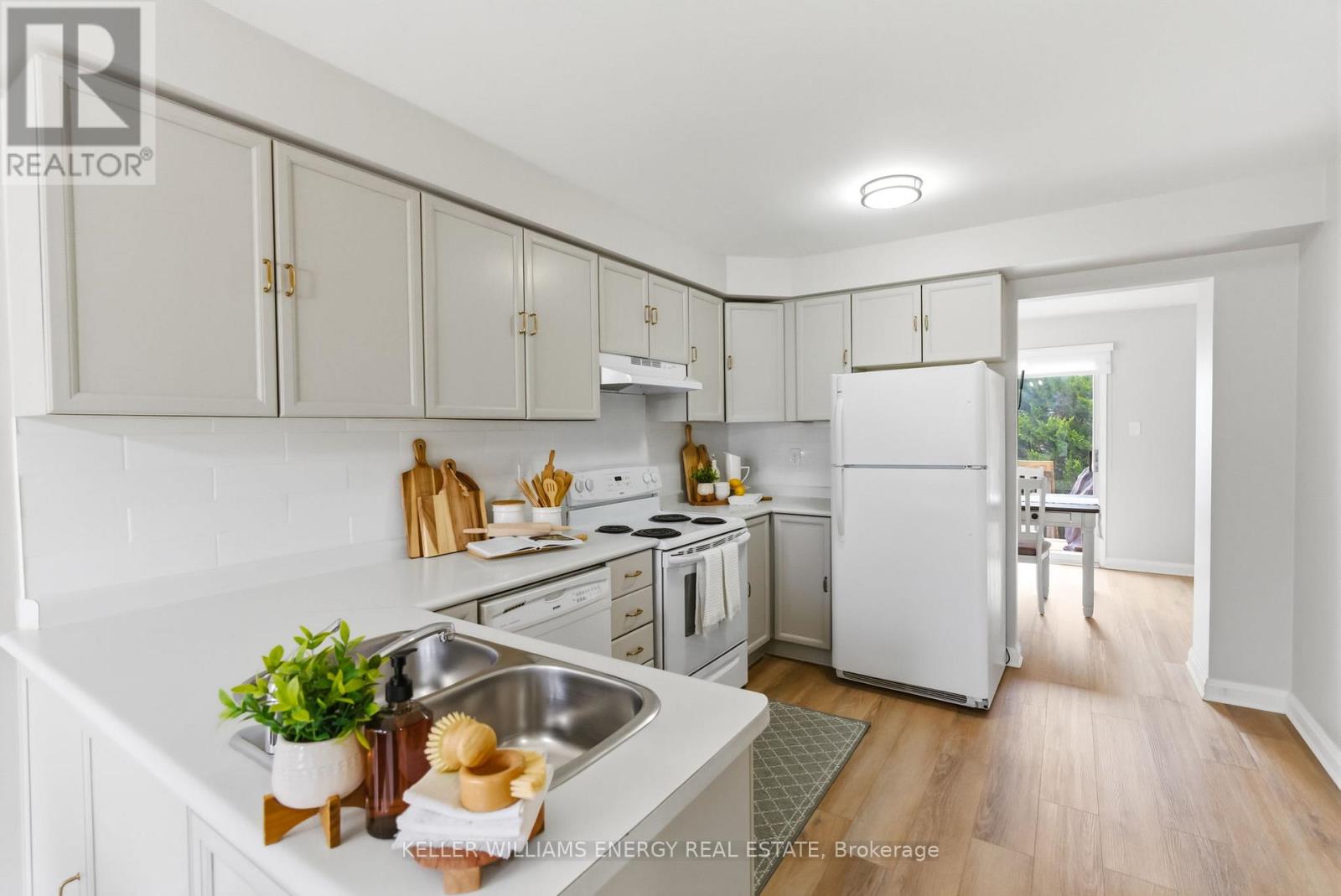 35 Teddington Crescent, Whitby, Ontario L1R 1S5 - Photo 4 - E13033866