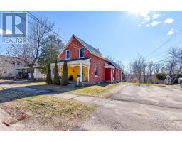 442 MOFFAT STREET, Pembroke, Ontario