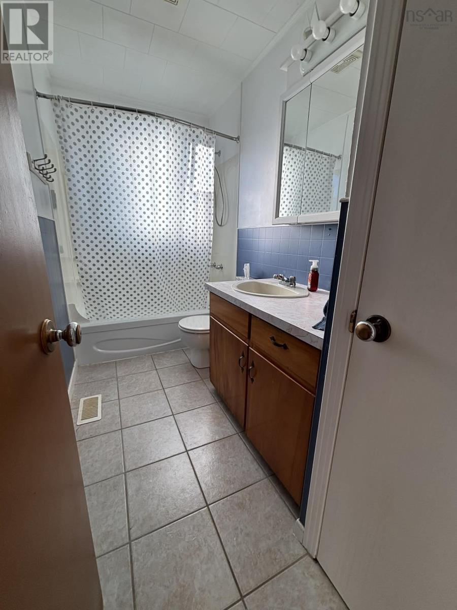 240 Pleasant Street, Yarmouth, Nova Scotia  B5A 2K4 - Photo 17 - 202608317