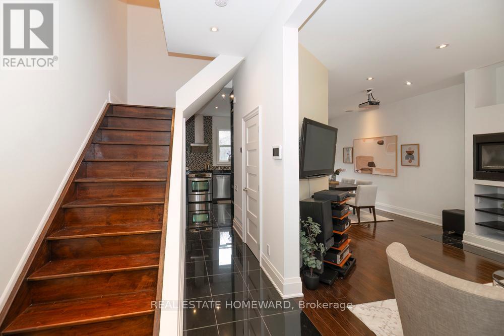 136 Spruce Street, Toronto, Ontario  M5A 2J5 - Photo 3 - C12999310