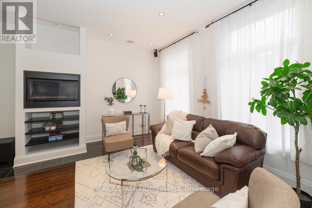 136 Spruce Street, Toronto, Ontario  M5A 2J5 - Photo 4 - C12999310