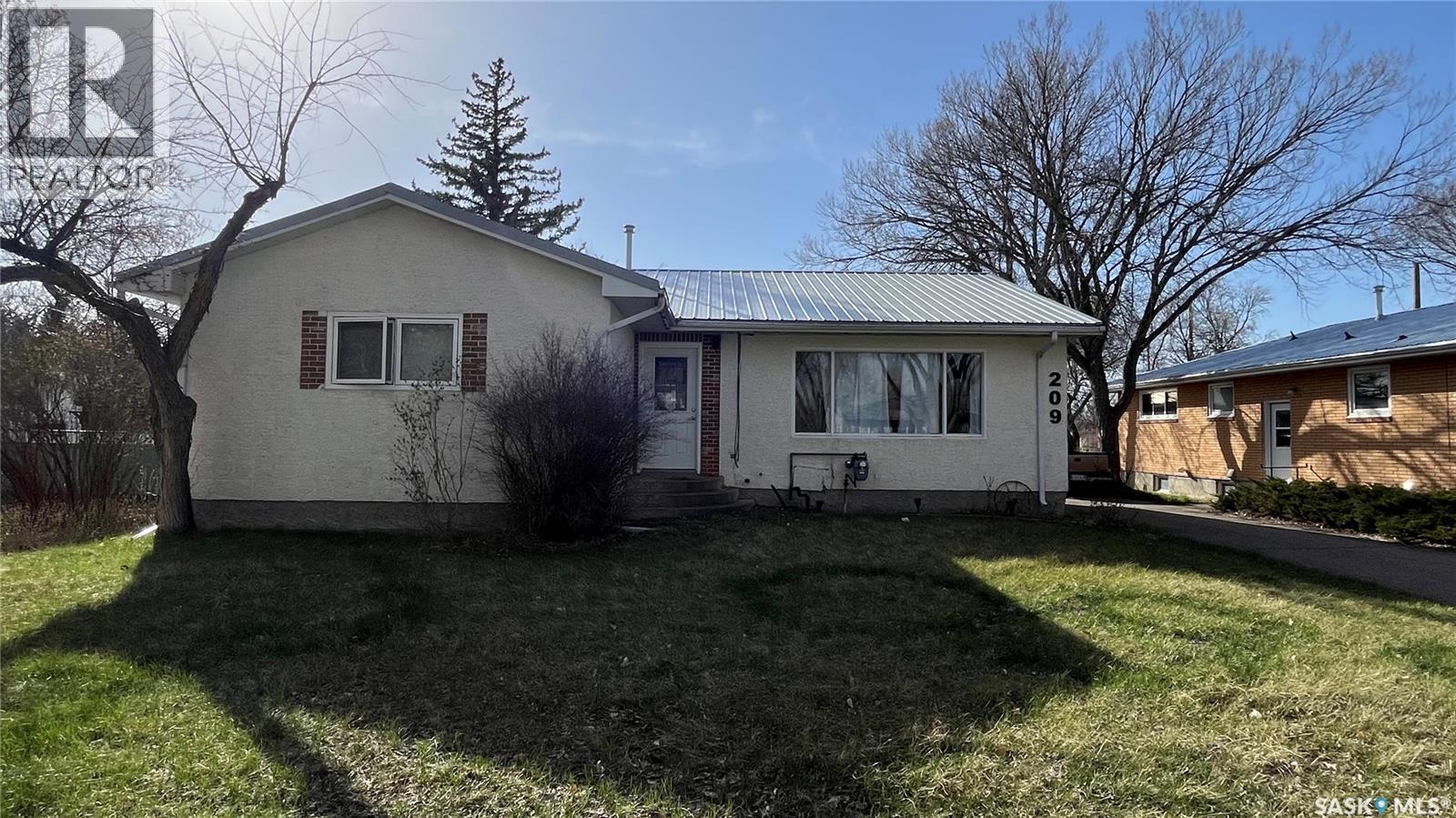 209 Hood STREET, Maple Creek, Saskatchewan